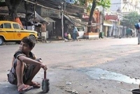 রাস্তার ধুলো ওড়ালেই মিলছে সোনা!