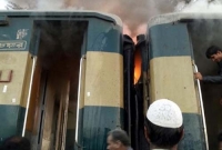 গাজীপুরে চলন্ত ট্রেনে আগুন, লাফিয়ে পড়ে আহত শতাধিক