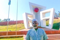 শহীদ মিনারই ঠিকানা এখন বৃদ্ধ আপ্তাব আলীর