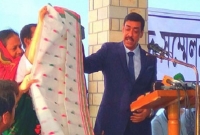 আইভিকে বিখ্যাত ‘রঙ’র নৌকা প্রতীকের ২টি শাড়ি উপহার দিলেন শামীম ওসমান