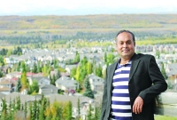 কানাডার পার্লামেন্ট নির্বাচনে ‘সাবেক প্রধানমন্ত্রীর আসনে’ লড়বেন এই বাংলাদেশি