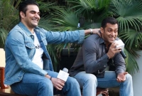 সালমান খানকে বিয়ে করতে বাধা দিচ্ছেন আরবাজ খান!