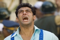 সালমানের বাড়ির সামনে মল-মূত্রত্যাগ!