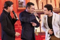 শাহরুখ আসছেন, তাই কি সালমানের জন্মদিনে আসবেন না আমির?