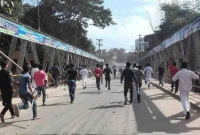 ফুল দেয়া নিয়ে আ.লীগ-বিএনপির ভয়াবহ সংঘর্ষ, আহত ১৫