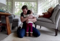 হাঁটতে শিখে গেছে জুকারবাগের্র মেয়ে