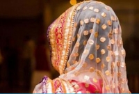 একসাথে ১১ জনকে বিয়ে করলেন এই সুন্দরী! কেন এবং কিভাবে?