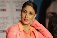 অবশেষে পুত্র সন্তানের মুখ দেখলেন কারিনা