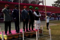 হঠাৎ করে পতাকামঞ্চে ওঠে পড়েন সাঈদীপুত্র মাসুদ! হঠাৎ করে পতাকামঞ্চে ওঠে পড়েন সাঈদীপুত্র মাসুদ!