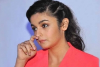 প্রকৃতির ডাকে সাড়া দিতে রাস্তার উপরেই কাজ সারেন আলিয়া ভাট্ট!