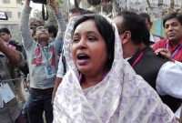 ভোটকেন্দ্রে ম্যাজিস্ট্রেট-আইভির উত্তপ্ত বাক্য বিনিময় ভোটকেন্দ্রে ম্যাজিস্ট্রেট-আইভির উত্তপ্ত বাক্য বিনিময়