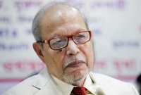 মাহি সাংবাদিকদের বলেন, 'বাসায় দাওয়াত দিয়ে গেট খোলার কেউ নেই! 