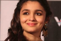 ব্যক্তিগত স্পেস চাইছেন আলিয়া