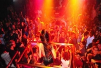 পার্টিতে ঘুমের ড্রাগ খাওয়ানো হচ্ছে তরুণীদের! তারপর যা ঘটলো...