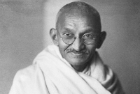 আপনি কি জানেন ? মহাত্মা গান্ধীর বিদ্রোহী পুত্র কেন ইসলাম ধর্ম গ্রহণ করেছিলেন ?