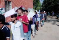 স্কুলের শিক্ষার্থীরা আশঙ্কাজনকভাবে ধূমপানে আসক্ত হচ্ছে