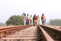 অপূর্ণ প্রেম, শেষে রেল লাইনে ঝাঁপ। কিন্তু ঘটল অলৌকিক...