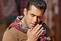 এবার বলিউডের সুপারস্টার সালমানকে বিশেষ উপহার দিবেন পকিস্তানি এক ভক্ত