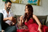 কেন আবার টুইঙ্কলের প্রেমে পড়তে চান অক্ষয়?