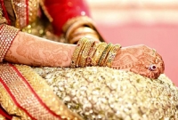 ভাই’র বিয়ের আসরে তার শ্বশুরকেই বিয়ে করে বসল বোন!