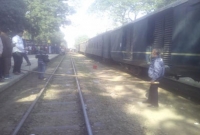গাইবান্ধায় ট্রেনের চাকা থেকে বোমাসদৃশ বস্তু উদ্ধার