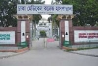 হৈ'চৈ শুনে প্রতিবেশীরা এগিয়ে এসে দেখেন স্বামী-স্ত্রী বিব'স্ত্র অবস্থায়