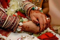বিয়ের আসরে বর আসতে দেরি, অন্য ছেলের সঙ্গে বিয়ে কনের!