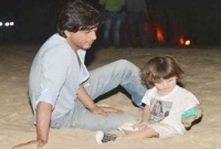 আব্রামকে কী উপহার দিয়েছেন শাহরুখ-গৌরী?