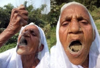 ৭৮ বছর বয়সেও শুধু বালি খেয়ে একেবারে সুস্থ রয়েছেন এই মহিলা