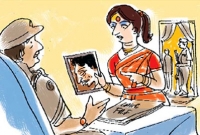 স্বামী ফিল্মি হিরোর মতো ‘স্মার্ট’ নয়, নালিশ নিয়ে থানায় হাজির নববধূ, তারপর কী হলো?