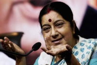 স্ত্রীর বদলি চেয়ে স্বামীর আবেদন, কী প্রতিক্রিয়া সুষমার?