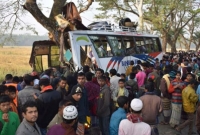 দুর্ঘটনার কবলে শিক্ষা সফরের বাস, আহত ৩০ দুর্ঘটনার কবলে শিক্ষা সফরের বাস, আহত ৩০