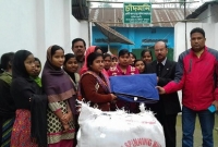  জলঢাকায় অনাথ আশ্রমের কন্যাদের কম্বল দিলেন ইউএনও