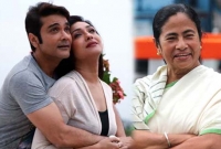 চিটফান্ড কেলেঙ্কারিতে ঋতুপর্ণা-প্রসেনজিতের নাম ‘জড়ালেন’মমতা ব্যানার্জী!