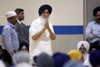 মঞ্চেই মুখ্যমন্ত্রীকে লক্ষ্য করে জুতা নিক্ষেপ