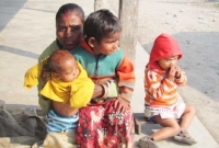 ভালবেসে বিয়ে করেছিলেন, ৩ মেয়েকে নিয়ে আজ রাস্তায় কেন রীতা?