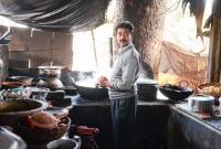 ভবঘুরেদের সমাদর করে খাওয়ানো ওসমানের হোটেলের খোঁজ দিচ্ছে গুগলও!