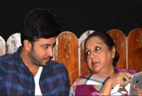 শাকিবকে ডেকে নিজের পাশে বসালেন কবরী