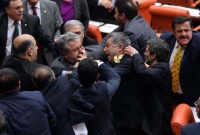 তুরস্কের পার্লামেন্টের মধ্য ব্যাপক মারামারি!