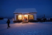 বিশ্বের শীতলতম এই গ্রামের সব কিছু ঠাণ্ডায় বরফ হয়ে যায়, কিন্তু ৫০০ পরিবার কিভাবে বাস করে?