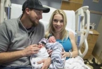 বাবা, মা আর দুই ছেলের জন্ম হল একই দিনে!