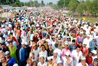 লাখো কন্ঠে ‘আল্লাহু আকবার’ ধ্বনিতে মুখরিত ইজতেমার ময়দান, তুরাগমুখী মুসল্লিদের স্রোত