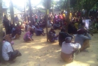 তীব্র শীতেও খোলা আকাশের নিচে এই অসহায় মানুষগুলো