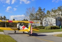 যে শহরে প্রত্যেক বাড়িতে গাড়ির বদলে এরোপ্লেন!