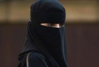 হিজাব পরায় বাস থেকে নামিয়ে দেওয়া হলো ছাত্রীকে