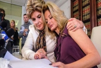 বাজে ঘটনায় ডোনাল্ড ট্রাম্পে বিরুদ্ধে মামলা করেছেন এই নারী