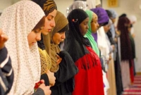 জানেন, রাসূল (সা:)-এর যুগে নারীরা কোথায় নামাজ আদায় করতেন?