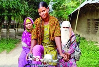 একজন ভ্যানচালক সাহসী তরুণীর গল্প