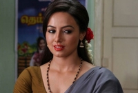 সালমান স্পর্শ করলেন না সানা খানকে