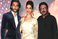 বন্ধ হয়ে গেল পদ্মাবতীর শুটিং, যা বললেন বনশালী